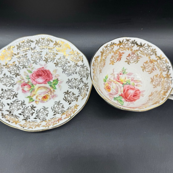 Royal Albert Roses Gold Lace Tea Cup Saucer Set Bone China England - Picture 3 of 5